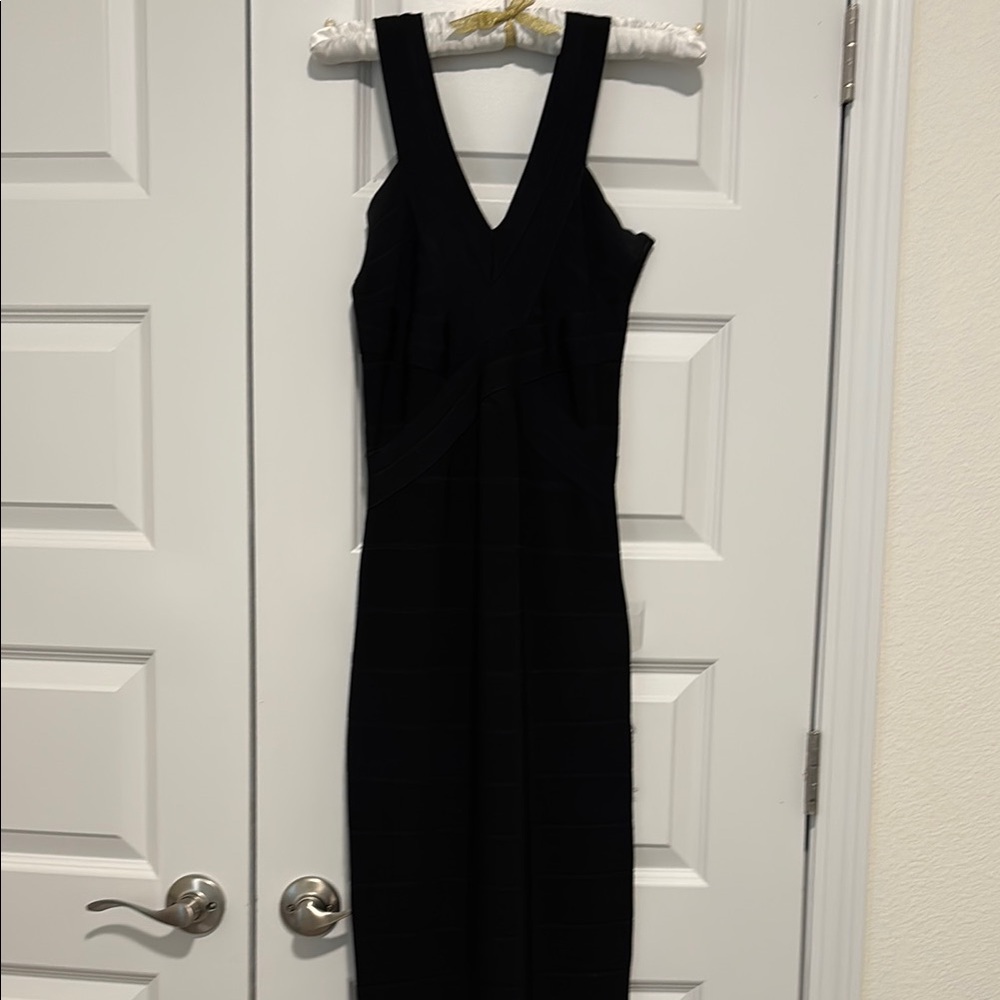 VENUS Black Sheath V-Neck Cocktail Dress
